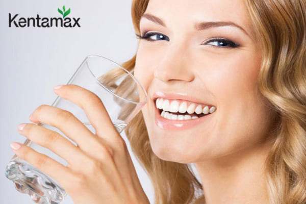Uống 2 lít nước mỗi ngày để cơ thể thanh lọc giải độc tốt nhất