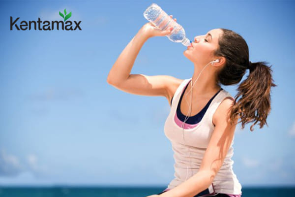 Uống nhiều nước mỗi ngày để giúp thanh lọc cơ thể