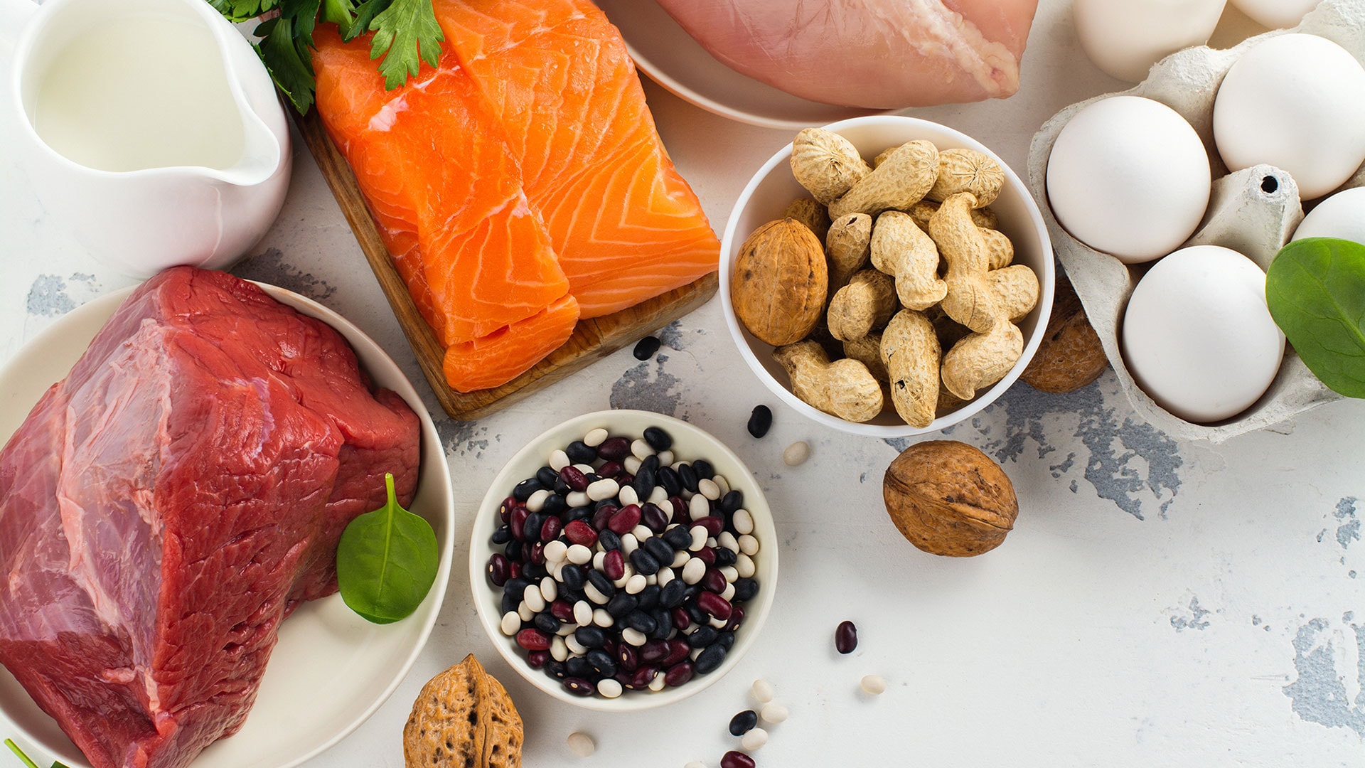 Thịt, cá, tôm, trứng, sữa chứa nguồn protein đa dạng